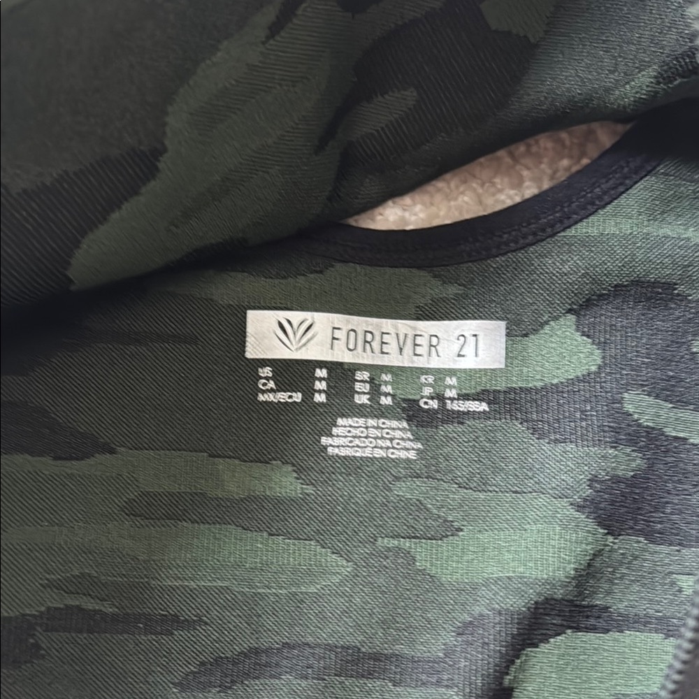 Camo Print Sports Bra and Leggings Set - Picture 8 of 11